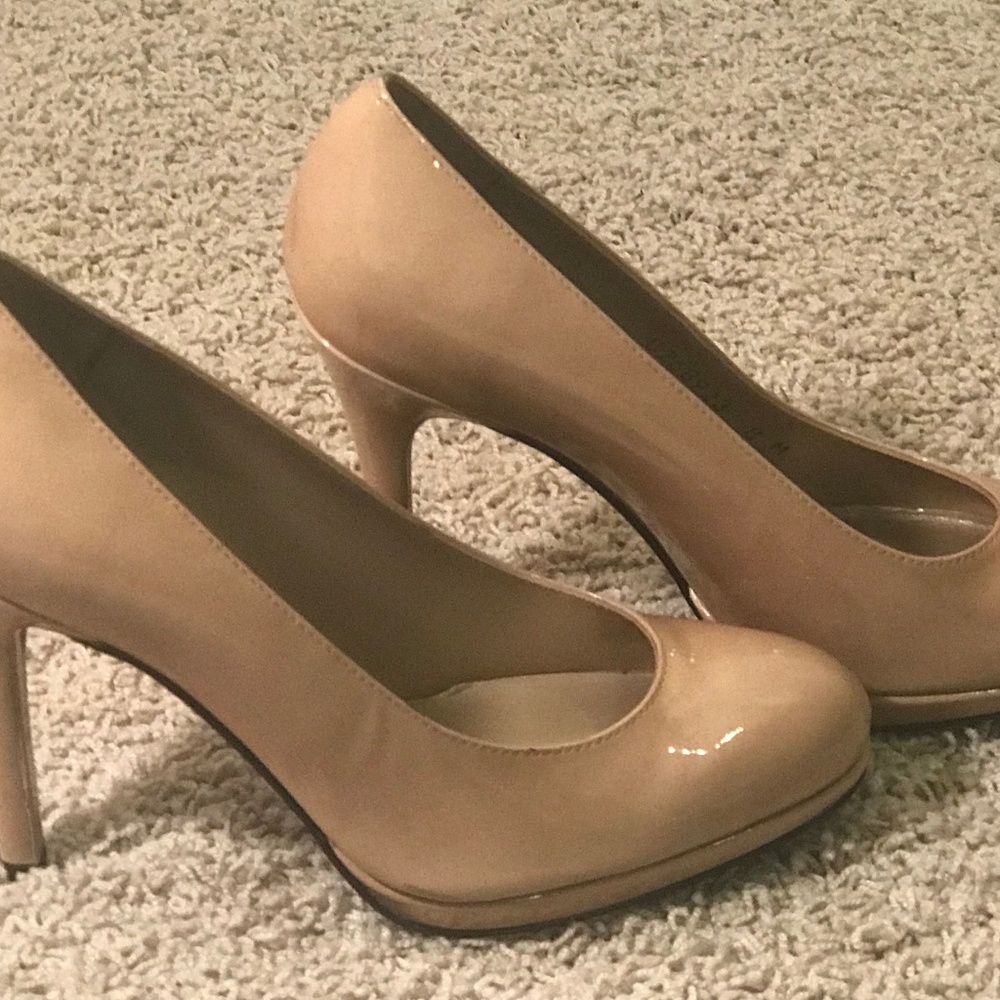 Nude Platform Pump